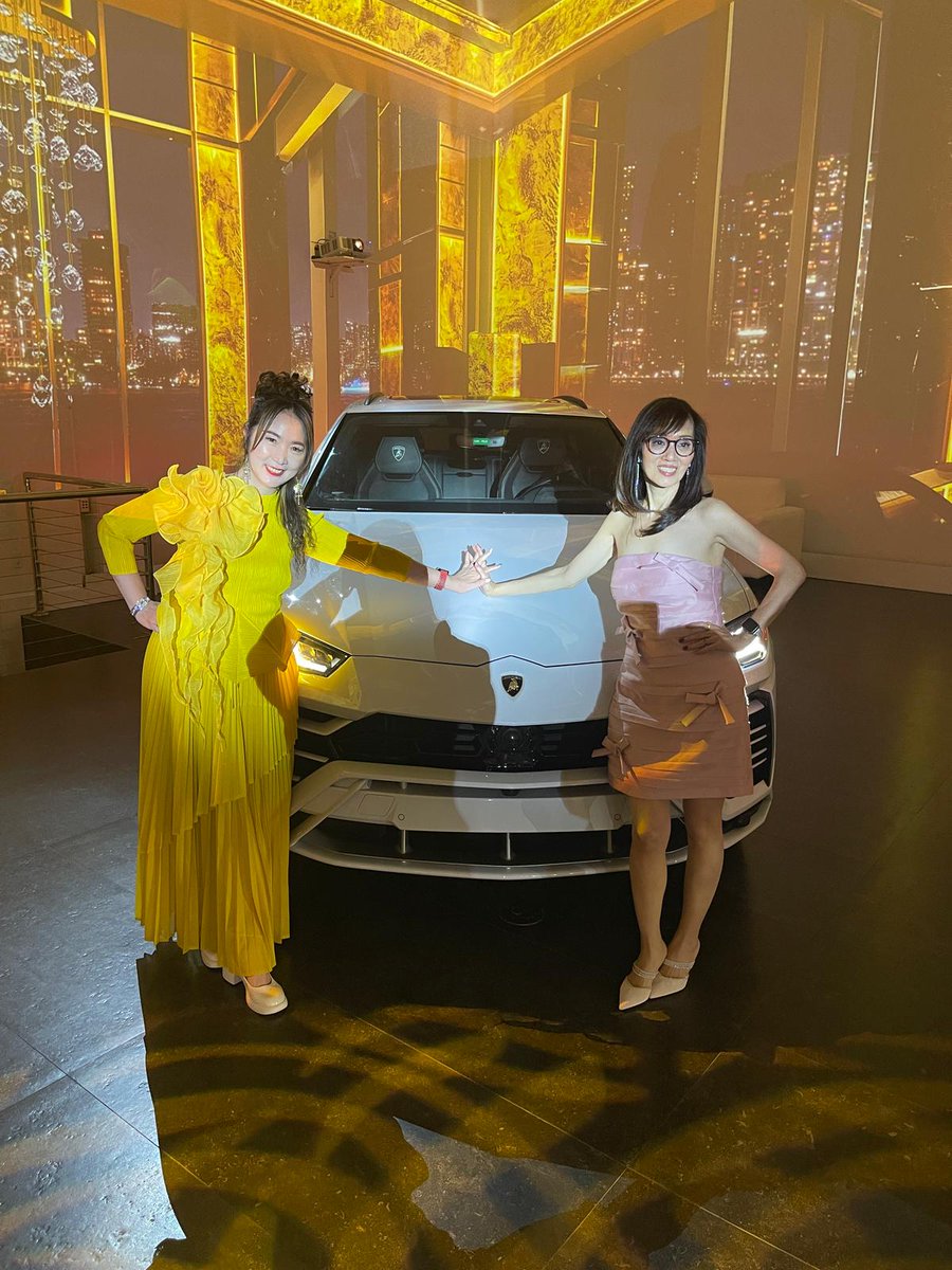 VyvoSocialFi's tweet image. 🏎⚡ The celebration is in full swing, and the #LuxuryCars  awarding is happening! Tonight, we gather to honor our top Influencers, celebrating their dedication, passion, and outstanding achievements. 🚘  And remember, it’s not just about the awards — let loose, enjoy the party,…