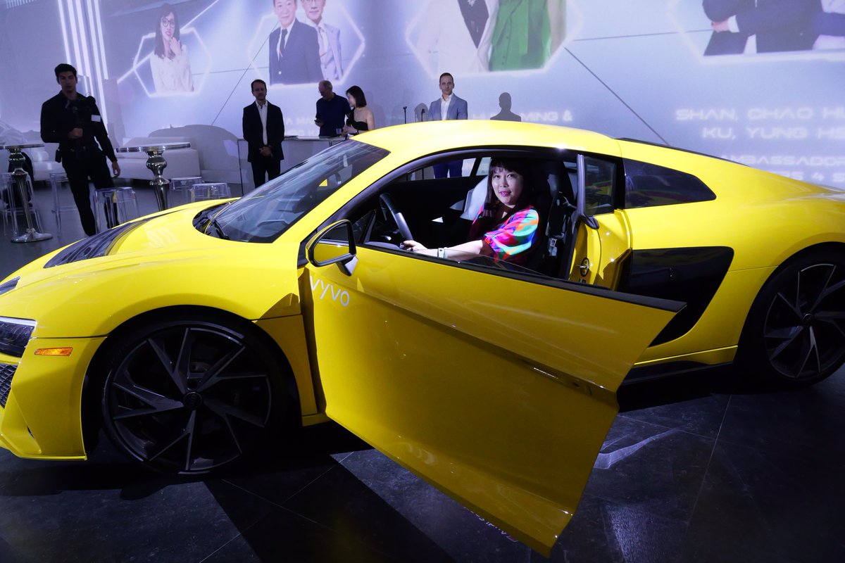 VyvoSocialFi's tweet image. 🏎⚡ The celebration is in full swing, and the #LuxuryCars  awarding is happening! Tonight, we gather to honor our top Influencers, celebrating their dedication, passion, and outstanding achievements. 🚘  And remember, it’s not just about the awards — let loose, enjoy the party,…