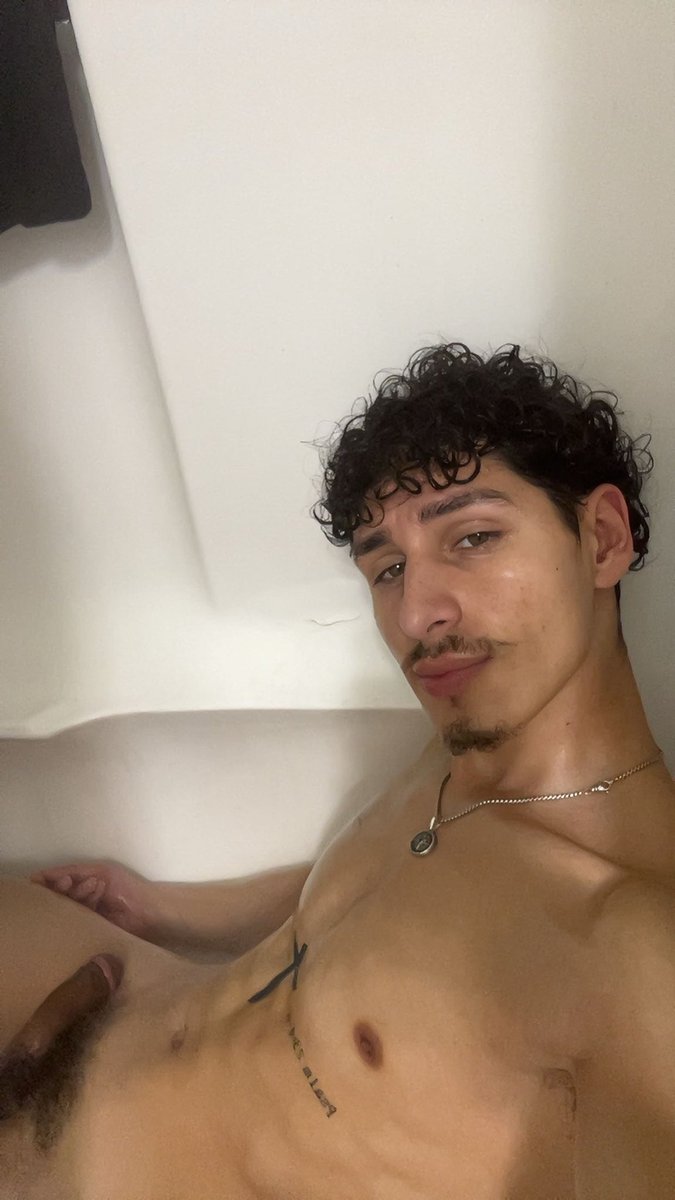 Anyone else sit in the shower after a long day? Anyways ima go to the bar swipe to the last ic for a lil sweet treat 🫶🏽