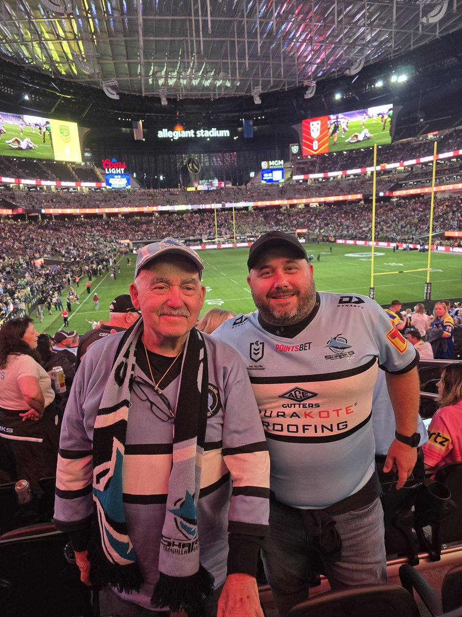 Bozza26's tweet image. We might cross the Captain Cook Bridge but we do cross the Pacific @cronullasharks @NRL #UpUpCronulla #NRLVegas