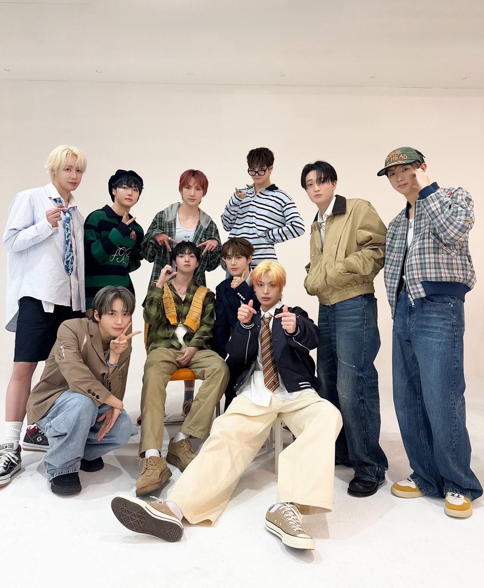 xikers_official's tweet photo. [👀] 
⠀
📸 #더스타 Behind Photo 📸
⠀
#xikers #싸이커스 https://t.co/r7QjLk8nnw