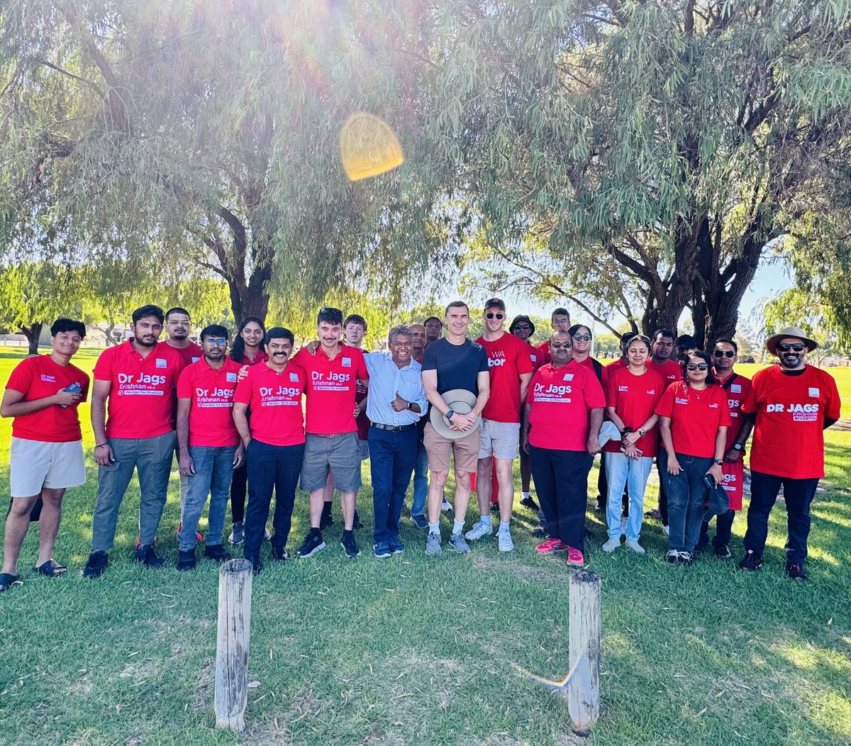 On top of my daily door knocking in the Perth electorate, I’ve been getting out with my colleagues in their local communities. 

This morning I joined Dr Jags MLA Member for Riverton for a big door knock in the Riverton electorate. 

I’ve now door knocked 20 different State