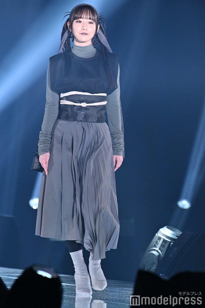 IDOL RUNWAY COLLECTION 2025💘】 FRUITS ZIPPER真中まな、着物帯の