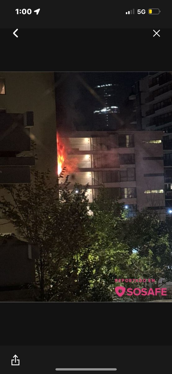 !!AHORA!! Bomberos #Santiago declara 1ra alarma de incendio por fuego en departamento 4to piso con peligro de propagación en Av Ricardo Lyon y Capullo comuna de #Providencia <a href="/reddeemergencia/">Red de Emergencia ONG</a> <a href="/Pabl0Manzanares/">EMERGENCIAS CHILE.</a> <a href="/Bomba_Decima/">Bomba España CBS</a>