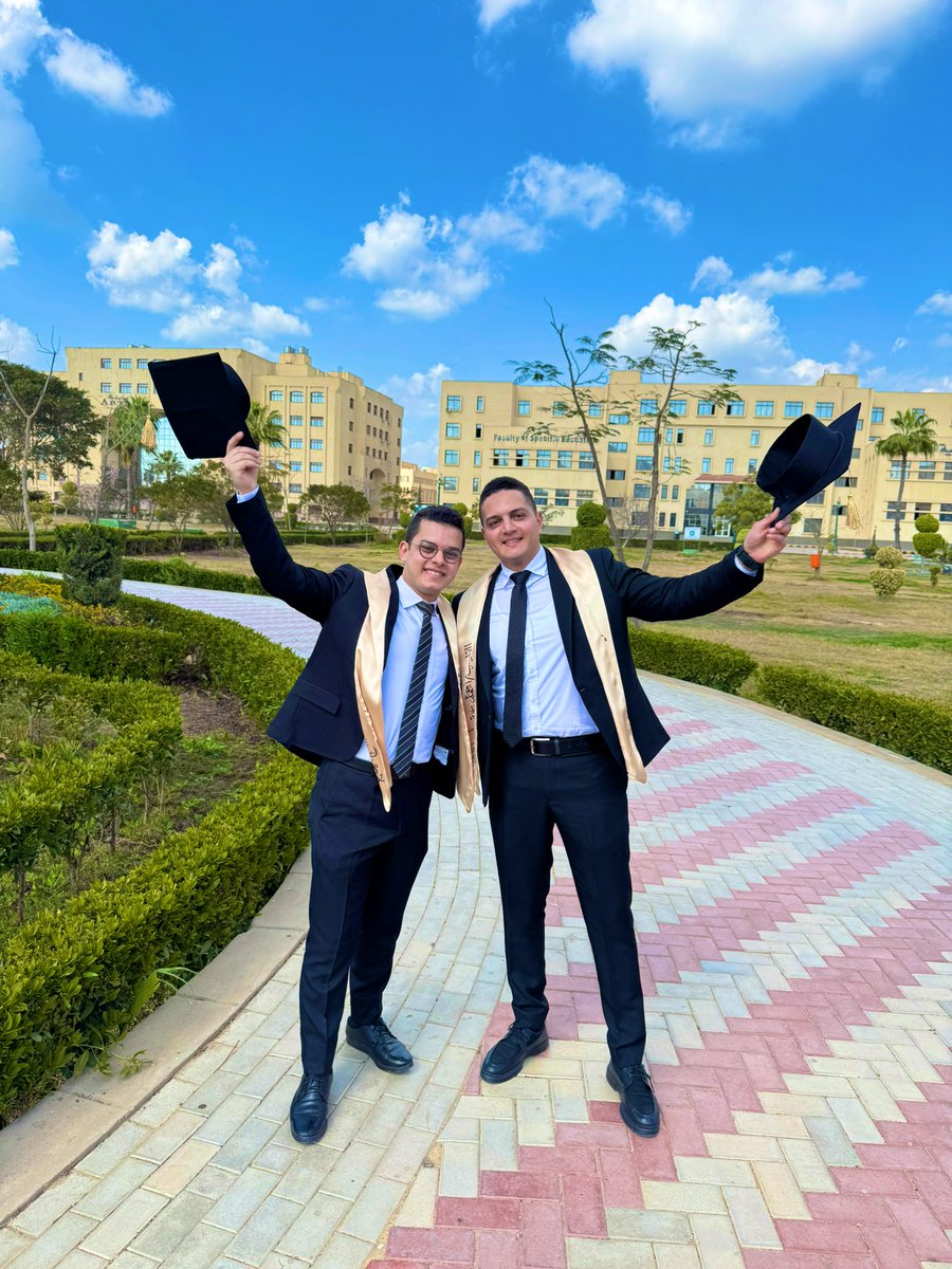 GRATEFUL , AL HAMDULELLAH👨‍🎓✨