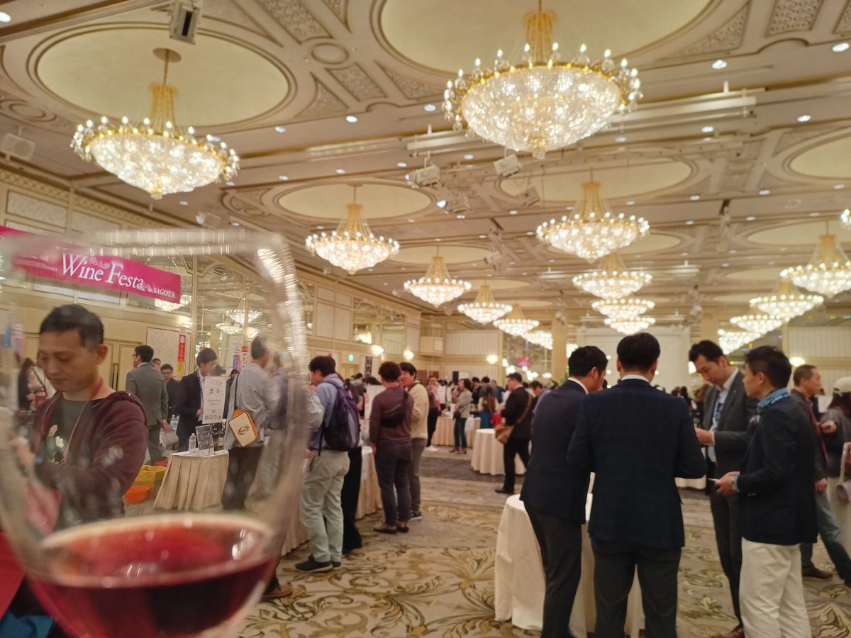 モスコミュール tweet media