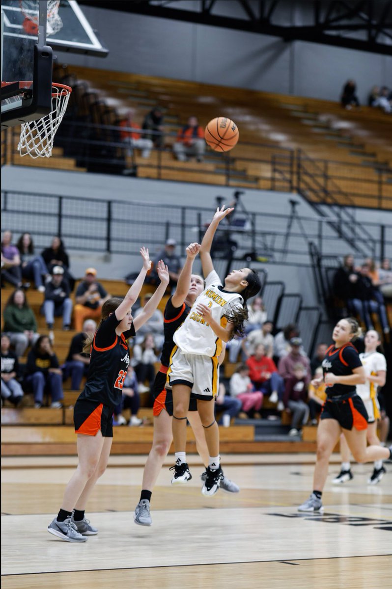 mtrentham3's tweet photo. Season 1 🏀

Some clips of my favorite moments this year! 

#freshmanszn #Thankful https://t.co/9XIcbn18qq
