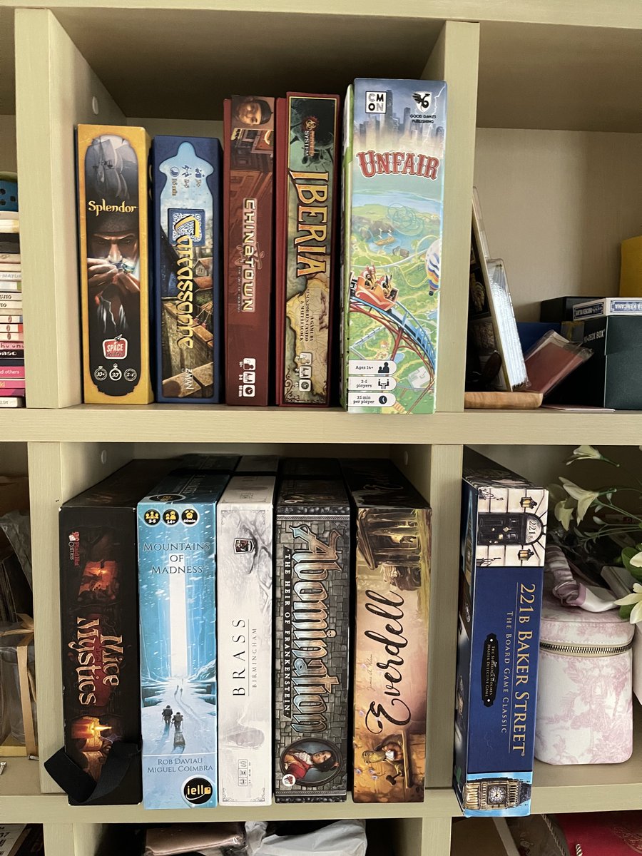 Common interest aku dan suami itu main boardgame. Setelah nikah, kami pun nyicil koleksi BG juga yg bener2 kita suka bgt.

Di thread ini, aku mau coba review boardgame2 yg pernah kami mainkan di rumah atau BG cafe. Akan aku update berkala ya 🎲