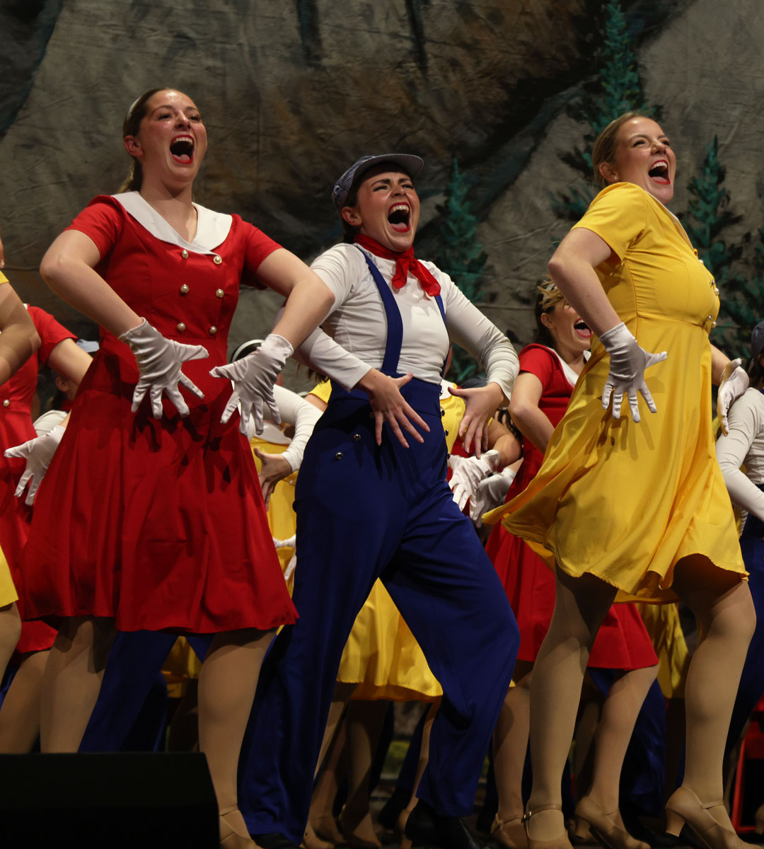 Baylor's tweet image. Congrats to the winners of #BaylorSing 2025:

🥇: Chi Omega - "Back on Track"
🥈: Alpha Tau Omega - "Underneath the Tree"
🥉: Delta Delta Delta - "When Pigs Fly"

See you at Pigskin this #BaylorHomecoming!
(1/2)