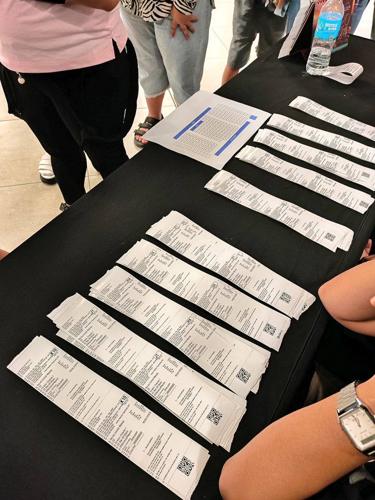 LuckyOneCebu's tweet photo. Cebu Eris, We're here outside CINEMA 1.☺️ 

Claim your #SECRETUNTOLDMELODY tickets and freebies now! Cinema doors open at 1:45PM and movie starts at 2:00PM☺️

SEE YOU! #SECRETUNTOLDMELODYPH https://t.co/sOGzGtXHGf