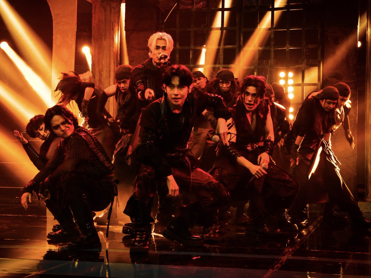 AllOutSundays7's tweet image. 𝙂𝙊𝙊𝙎𝙀𝘽𝙐𝙈𝙋𝙎! 

#SB19 performs their hot new track, &quot;DAM,&quot; on #AllOutSundays! Another meaningful song and sure hit from The Kings of P-Pop! 

#AOSLovesYouSoMarch