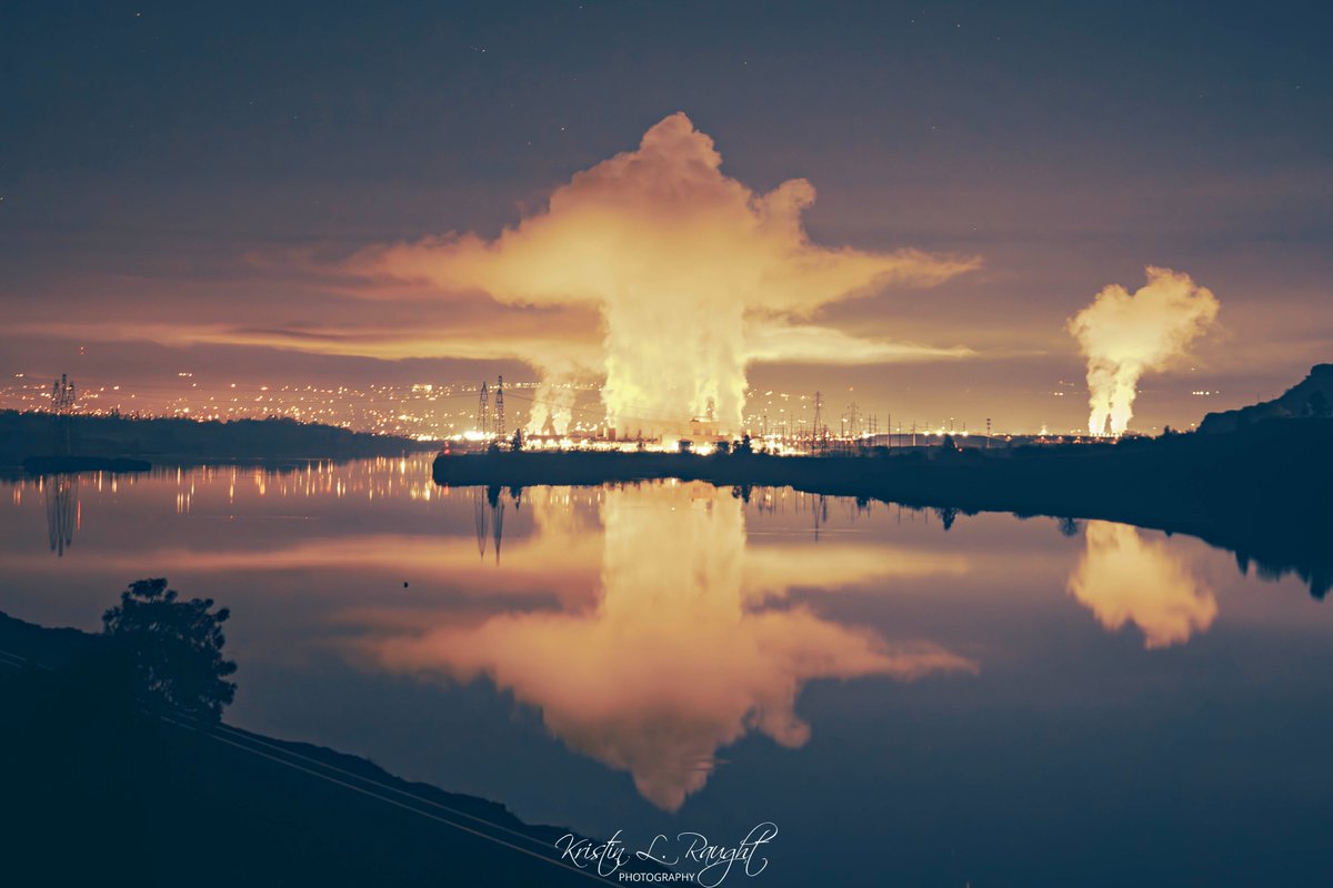 Steam coming up from somewhere in The Dalles. I think it's from the dam but I'm not sure. It sure was ominous at 4am to see this when I was not expecting it.