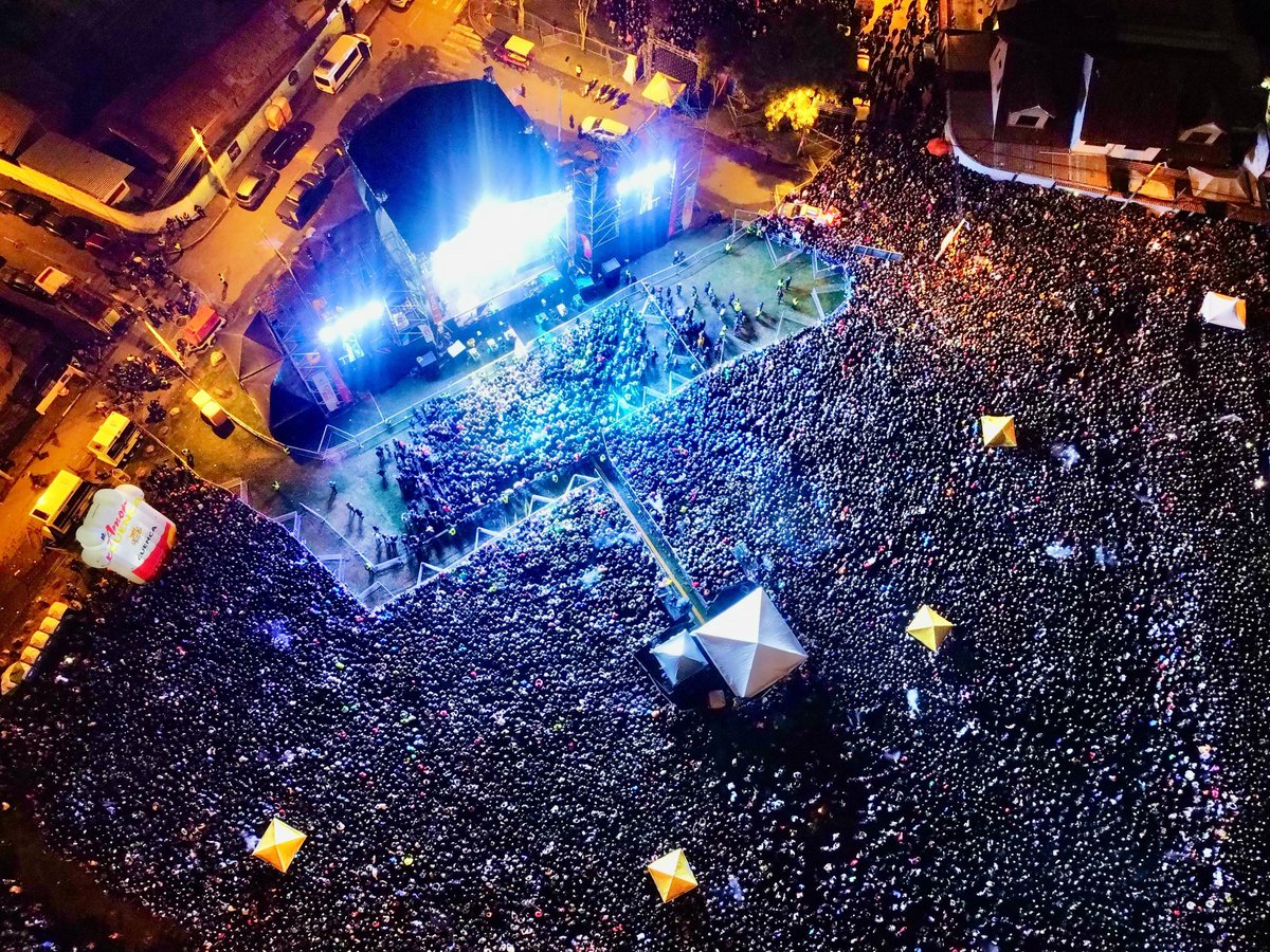 czamoramatute's tweet photo. ¡El #Carnaval es y seguirá siendo en #Cuenca! 🥳💦 

¡Esto fue de otro mundo! Una ciudad con alma y vida. #ElCarnavalEsEnCuenca con Ivy Queen La Reina Del Reggaeton y La Factoría 🤘

➡️ Cientos de familias reactivaron su #economía gracias a los miles y miles de asistentes y visitantes.

Seguimos trabajando con profundo #AmorPorCuenca ❤️💛