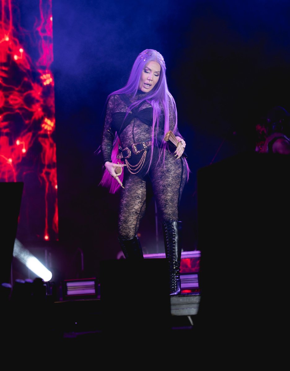 czamoramatute's tweet photo. ¡El #Carnaval es y seguirá siendo en #Cuenca! 🥳💦 

¡Esto fue de otro mundo! Una ciudad con alma y vida. #ElCarnavalEsEnCuenca con Ivy Queen La Reina Del Reggaeton y La Factoría 🤘

➡️ Cientos de familias reactivaron su #economía gracias a los miles y miles de asistentes y visitantes.

Seguimos trabajando con profundo #AmorPorCuenca ❤️💛
