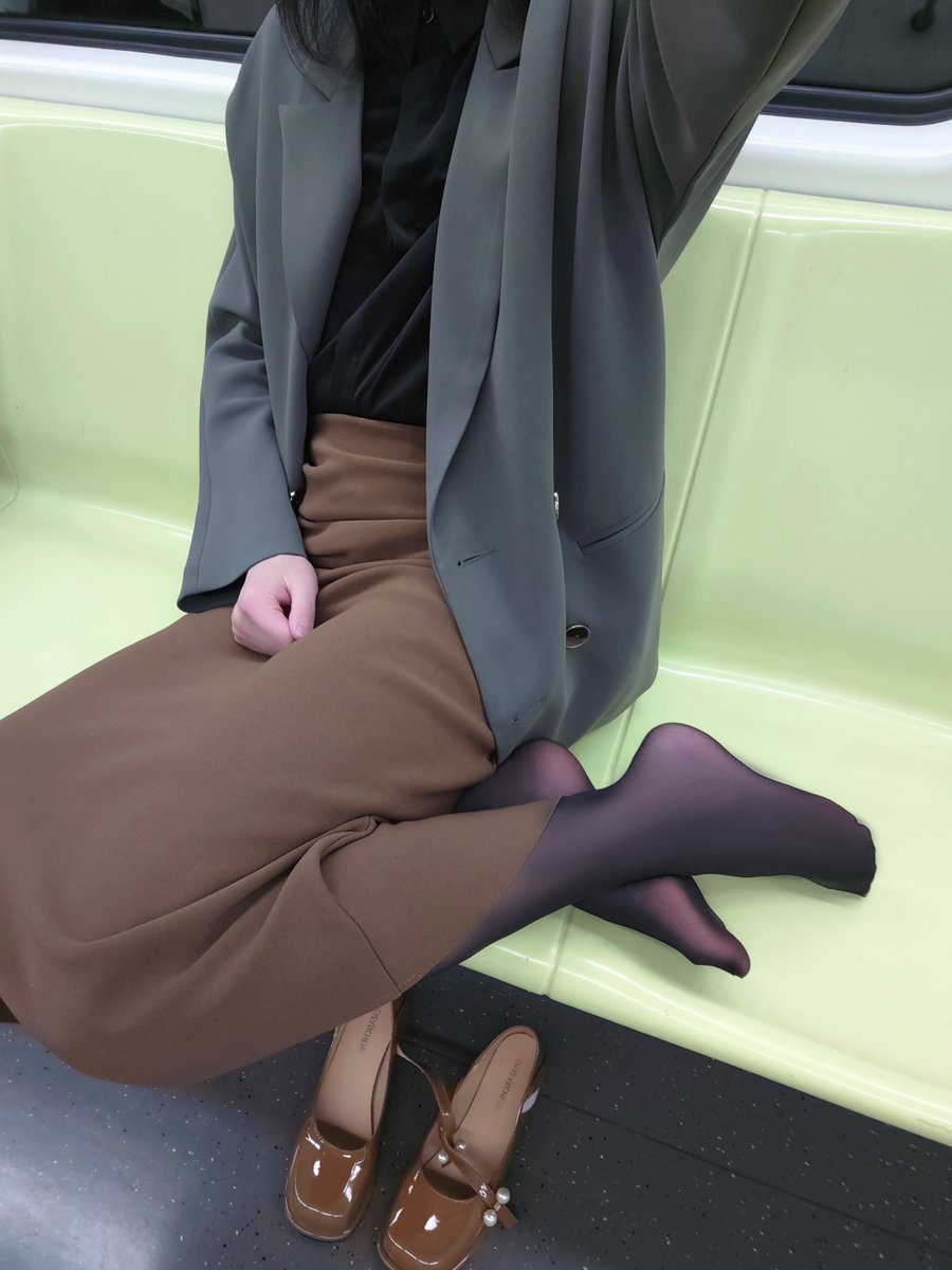 地铁上脱鞋好没素质😡😡