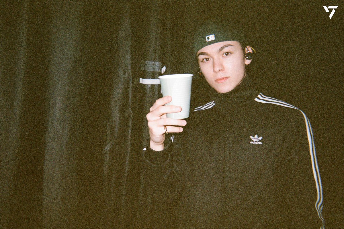 vernonsource's tweet image. svt right here world tour photo sketch #vernon #버논