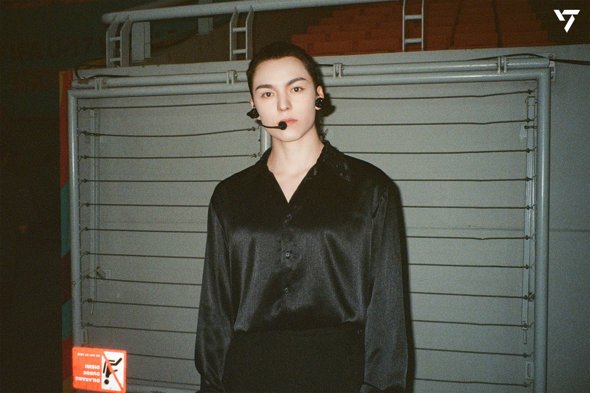 vernonsource's tweet image. svt right here world tour photo sketch #vernon #버논