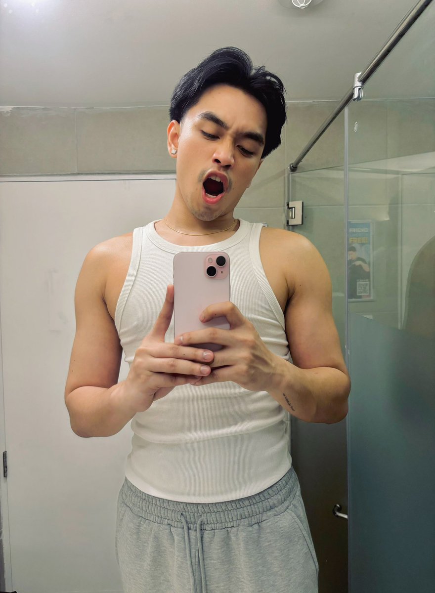 onlyfans_zan's tweet photo. done gym, it's time to relax! @TheCaveSpa see you guys! 💆🏻‍♂️ https://t.co/nQB7aLu3TH