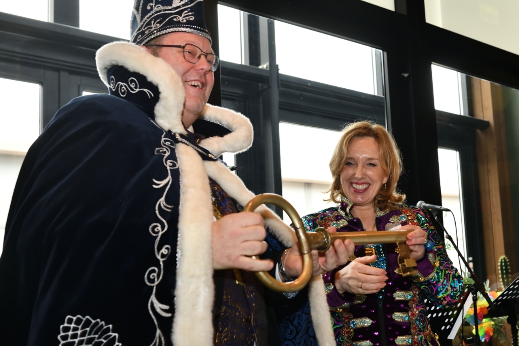 Carnaval in Krutjesgat met sleuteloverdracht officieel van start - #senb mooisonenbreugel.nl/l/39594