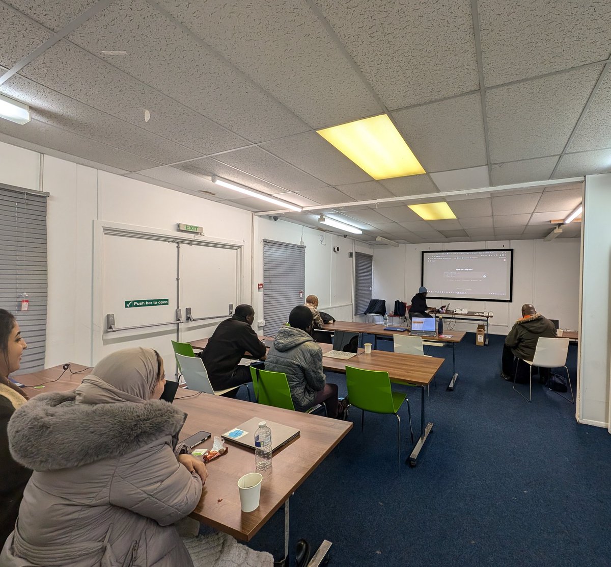 Join our FREE Selby Trust - Computing and Digital skills programme, with workshops on topics including AI, computer safety and Microsoft Word, Excel and PowerPoint 👉eventbrite.com/cc/free-selby-…