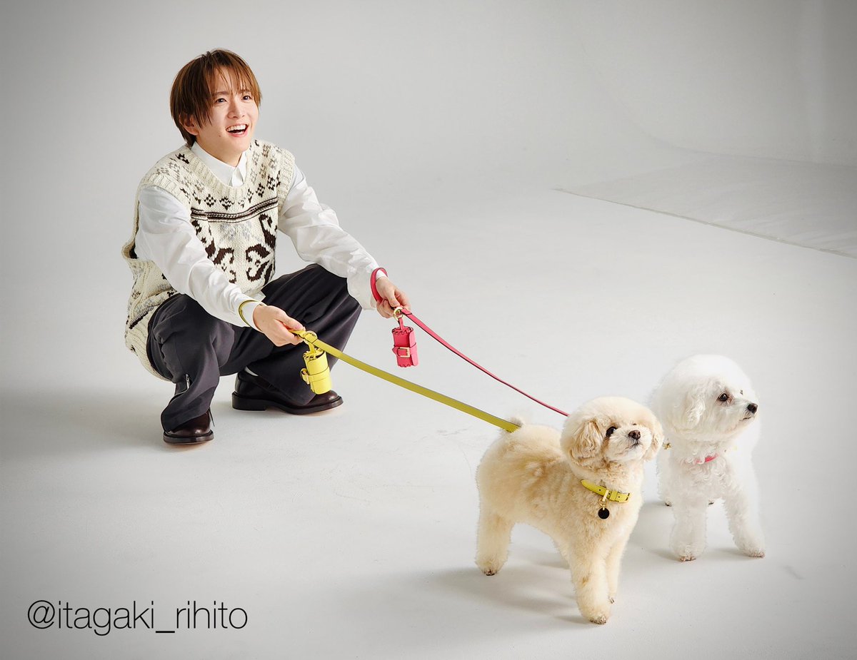 犬の雑誌 FURRY が発売中❣️ デレデレな板垣です🐶 from staff