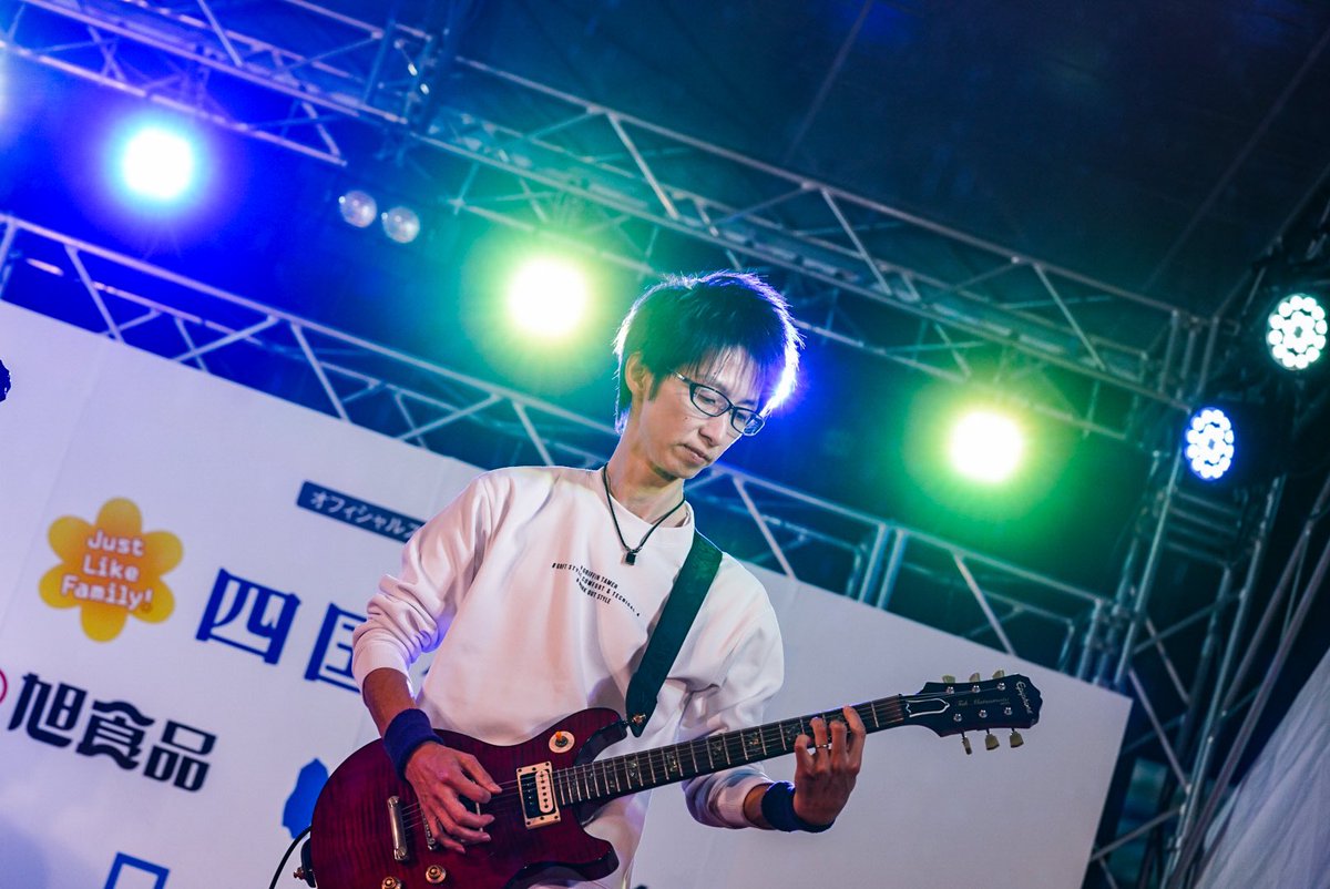 kochi_lalala's tweet image. . 🌸高知街ラララ音楽祭🌸
. ✨ラララ春祭り✨
メインステージはトリ前はサステナブルーズ➕friends❣️B'zが鳴り響くロックステージ🎙️🎸往年の名曲に会場も大盛り上がり❣️ラララ春祭りも終盤✨次がラストバンドです✨最後まで応援よろしくお願いします✨