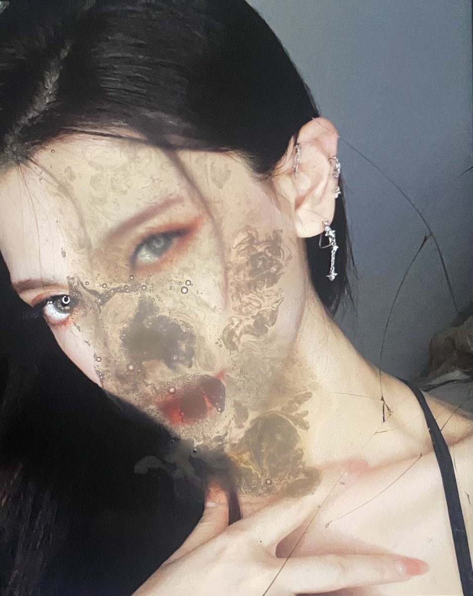 大眼人妻aik！被你盯射，射滿一臉！