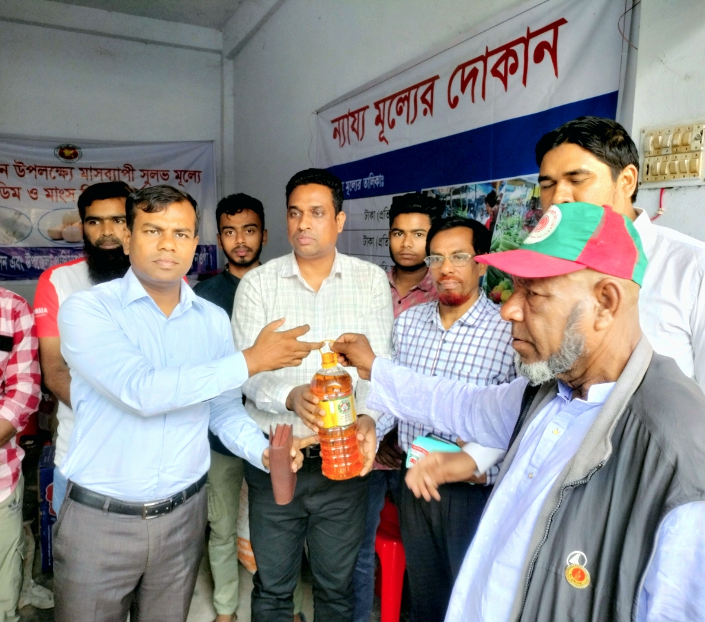 আত্রাইয়ে প্রশাসনের মাসব্যাপী ন্যায্যমূল্যের দোকান উদ্বোধন