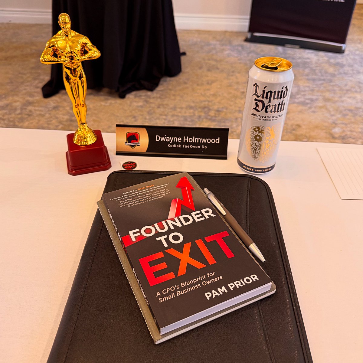 DwayneOSX's tweet image. Had an amazing time at the first responder fundraiser in Hollywood. We celebrated the 30th anniversary of Mortal Kombat with the producer and several cast members from the original film. Grateful for the VIP and personal invite experience meeting with some of the, if not most of…