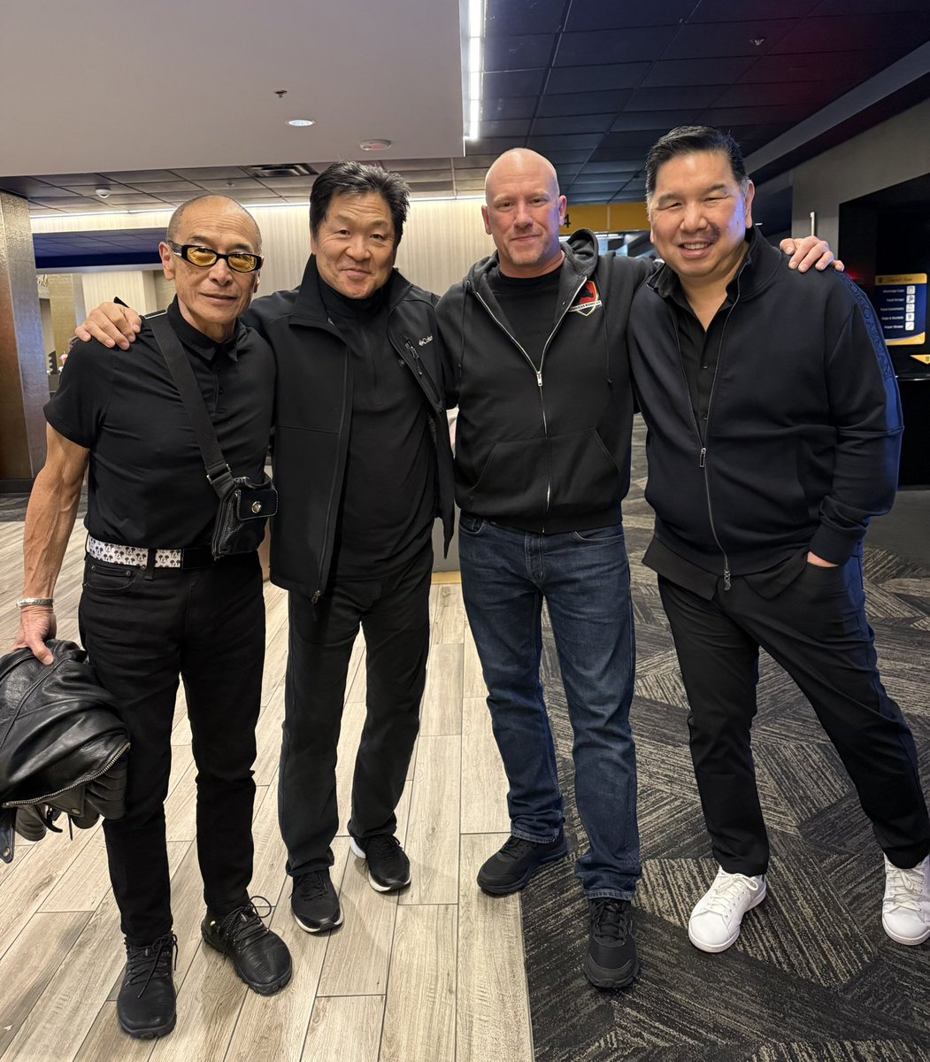 DwayneOSX's tweet image. Had an amazing time at the first responder fundraiser in Hollywood. We celebrated the 30th anniversary of Mortal Kombat with the producer and several cast members from the original film. Grateful for the VIP and personal invite experience meeting with some of the, if not most of…