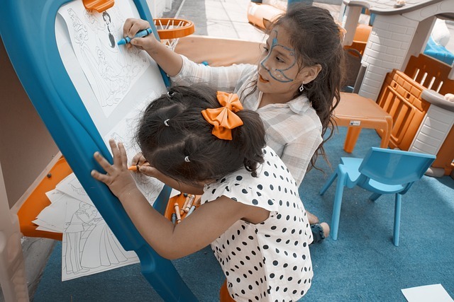 JMDLatina's tweet photo. 📢¿Necesitas ayuda para #conciliar?
Recuerda que #Latina cuenta con #ludotecas en los #centrosculturales con alternativas educativas y sostenibles de ocio y tiempo libre
👧👦 De 5 a 12 años
⏰Viernes de 17:30 a 20:30 h y sábados de 10:00 a 13:30 h
👉https://t.co/8gJqTkmk28 https://t.co/uj7TXpaASQ