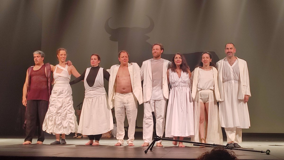 Ayer <a href="/oscardelafuente/">Óscar Delafuente</a> y <a href="/AVelascoActor/">alberto velasco</a> fueron profetas en su tierra con "Tiresias", una bella función en la que los mitos del teatro clásico se mezclan con la ópera, la danza y la música ligera. Muy disfrutable y estéticamente muy atractiva. <a href="/TCalderonVLL/">Teatro Calderón</a>