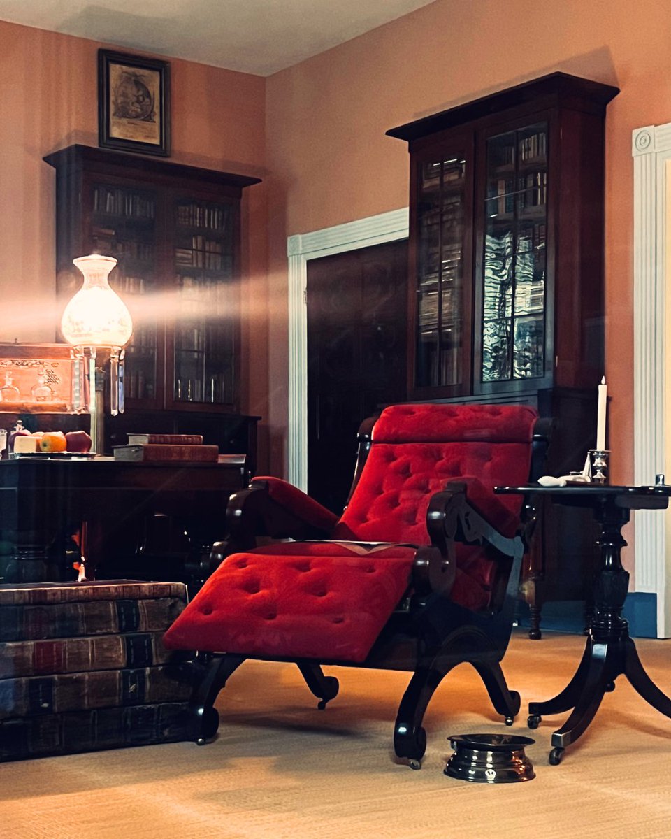 ajhermitage's tweet image. Happy #ReadAcrossAmericaDay 📖 🦅  What is your current read?

On our Mansion Tours, get a glimpse of Jackson’s novels. 
Learn More: bit.ly/4hRKQc1