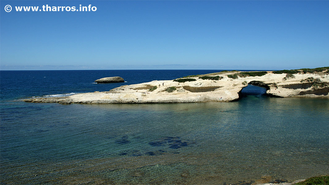 Ambiente naturale tharros.info/site/119/it Coste della Sardegna: Punta s'Archittu lungo la strada che porta da Oristano a Bosa...  #sardinia #sardegna