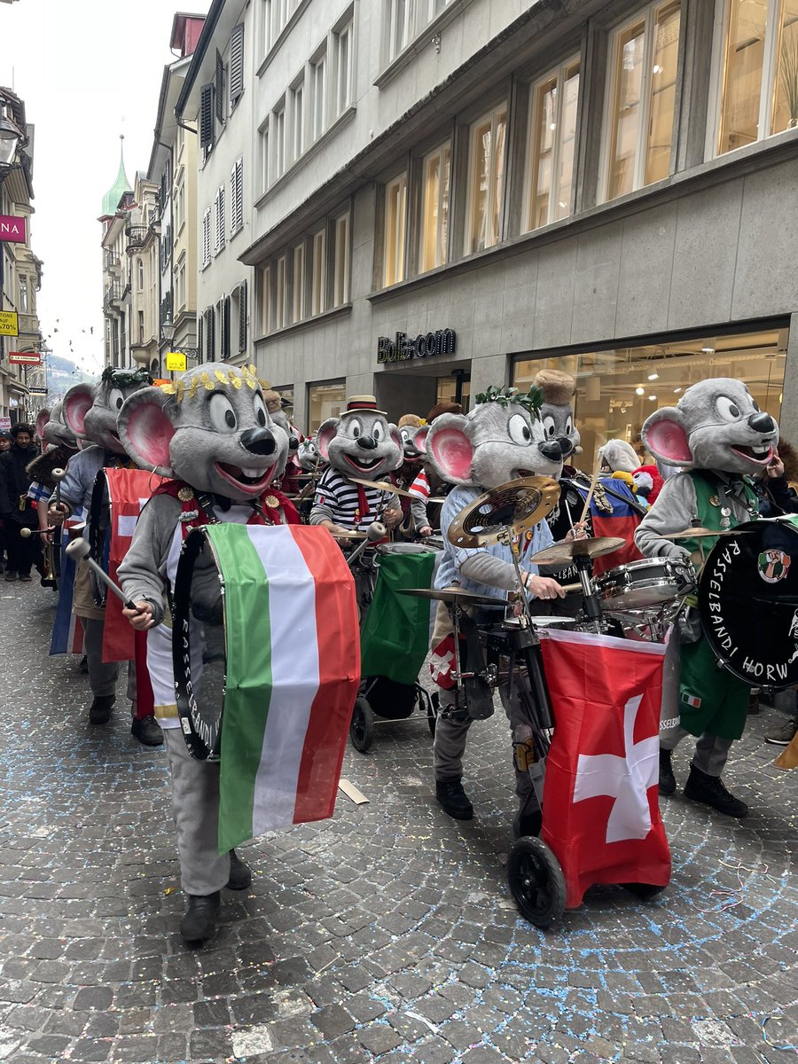 Bwasiliewgmail1's tweet photo. Luzern, #fasnacht https://t.co/BYVMlGRwlN