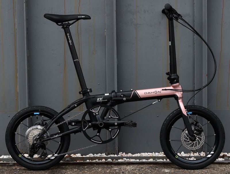 大人気の #DAHON 『K3』&amp;『K9X』から
桜をイメージしたピュアリティーピンクが🌸
限定カラーとして発売されます😀

春らしいカラーで入荷が楽しみです😊
入荷は4月中旬から下旬頃を予定とのことなので、
詳細が分かり次第告知させていただきます👍

#ダホン #街乗り #bicycle
#自転車 #ベストスポーツ