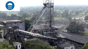 CNBCTV18Live's tweet photo. MOIL #FebruaryUpdate | Production Of 1.53 Lakh Tonnes Of Manganese Ore

Exploratory Core Drilling Up 43% YoY At 11,455 Meters https://t.co/HJmErTJjXM