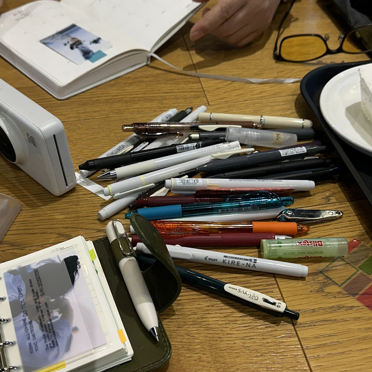 아빠랑 카페에서 다꾸하는 삶..
대천여행 갔다온거 곱씹으면서 추팔중..ㅋㅋ
내가 다이어리쓰는거 보고 회사 다이어리
가져오셔서 다꾸허심 ㅋㅋㅋㅋ귀엽