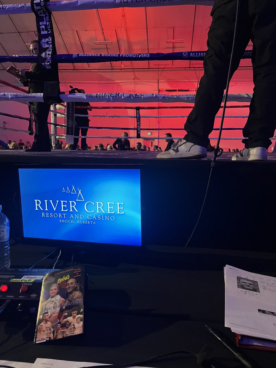 Was in one of my favourite places to be tonight ringside calling fights on an ⁦<a href="/AllianceBoxing/">Alliance Boxing</a>⁩ card. 9 great fights.