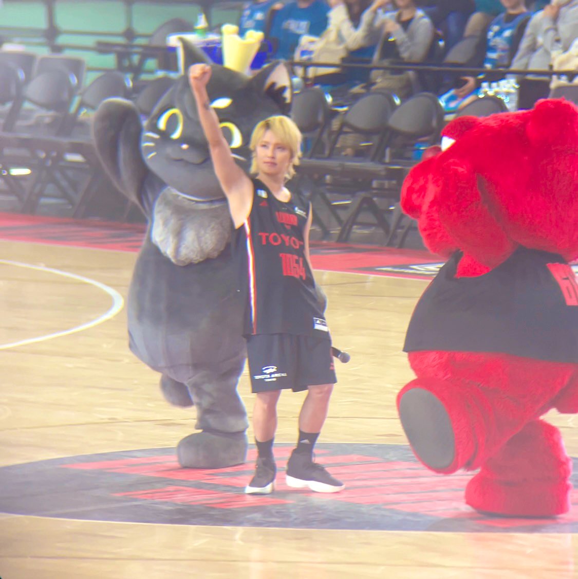 tei_1111_tei's tweet photo. ひぇーーー可愛すぎ😭😭😭😭😭涙
アルバルク、ウィーーー！！✨
#アルバルク東京
#手越祐也 https://t.co/xmzIQpMD7R