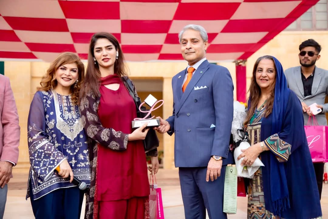 MooratMarchSMM's tweet photo. Our organizer @ShahzadiRai becomes the first trans woman to win LADIESFUND Women's Award for Pakistan. We are all thrilled for her and super proud! https://t.co/Fccnm9Mhqz