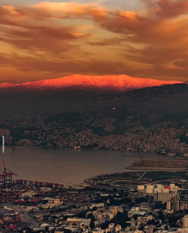 BeirutPhoto23's tweet photo. صنين من بيروت عند المغيب 
#صباح_الخير https://t.co/cejylI8f5F