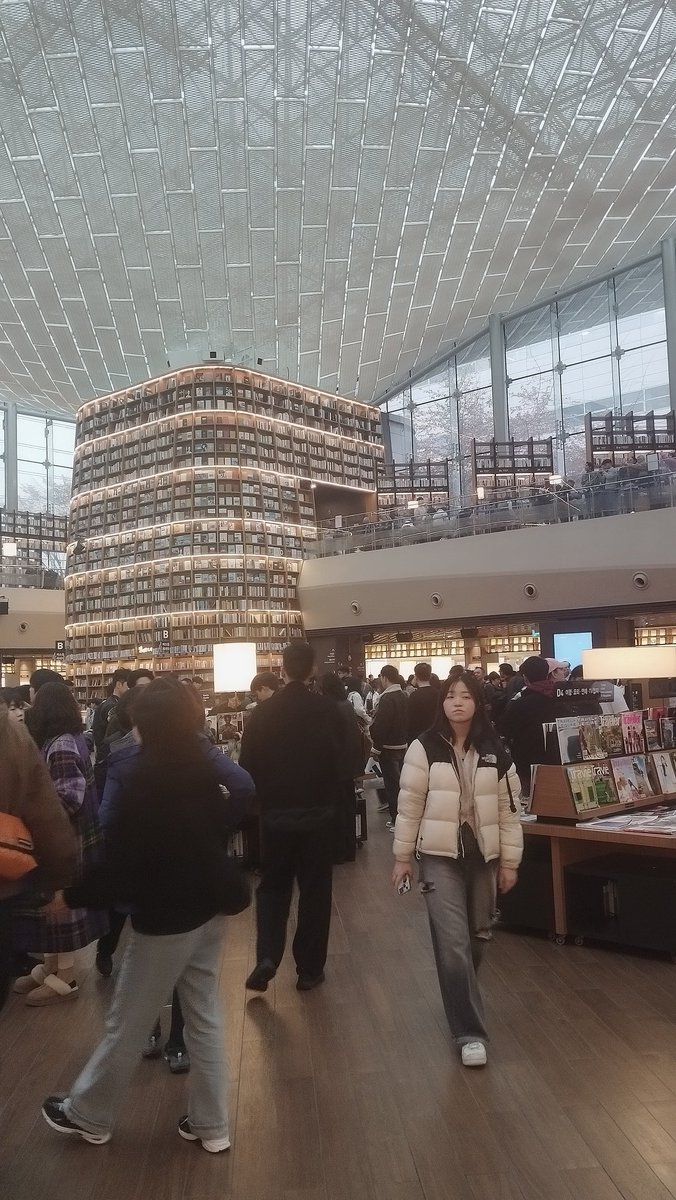 redinlet's tweet photo. @ coex MALL Starfield https://t.co/C8QM2PZiYF