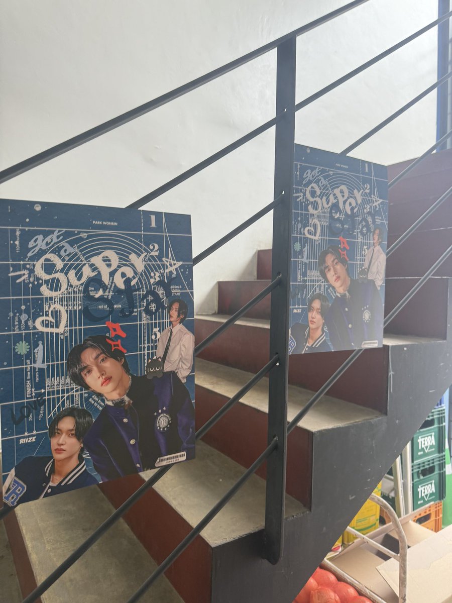 one_riize's tweet photo. 🐈‍⬛ 카페 모모이 🐈‍⬛

여긴 럭드가 진짜 너모너모 예뻤어요!!!
럭드 해주시는 분이 같이 기 짠뜩 넣어줘서 좋은 거 많이 뽑구 왔오요..🫶
원빈이를 생각하는 브리즈들의 사랑이 꼭꼭 담겨 있는 곳이였어요 

#우리의_슈퍼스타_원빈선배 #Get_A_Superstar https://t.co/S1O1nYA5MR