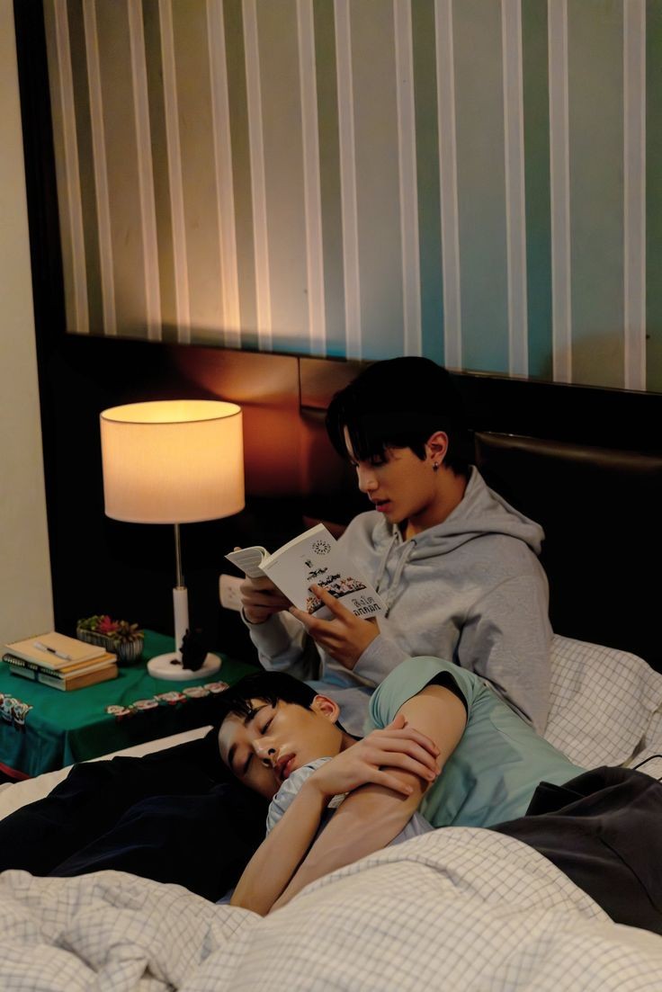 adekkembarr's tweet photo. A #WilliamEst Fam few tweets AU 
ft. #PerthSanta #KhaoFirst #Wesley #Domiia 

                            —  FA . M . ILY — https://t.co/gFFRKLDsdt