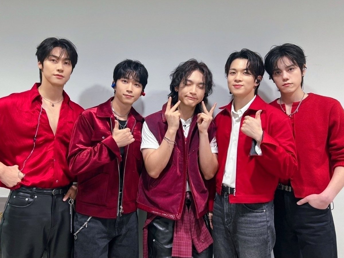 [📸] 2025 Awesome Stage : Special Concert DAY 1

오랜 시간 기다려준 N.Fia 고마워요😊
우리의 시간은 이제 다시 시작❤️‍🔥

#NFlying #엔플라잉
