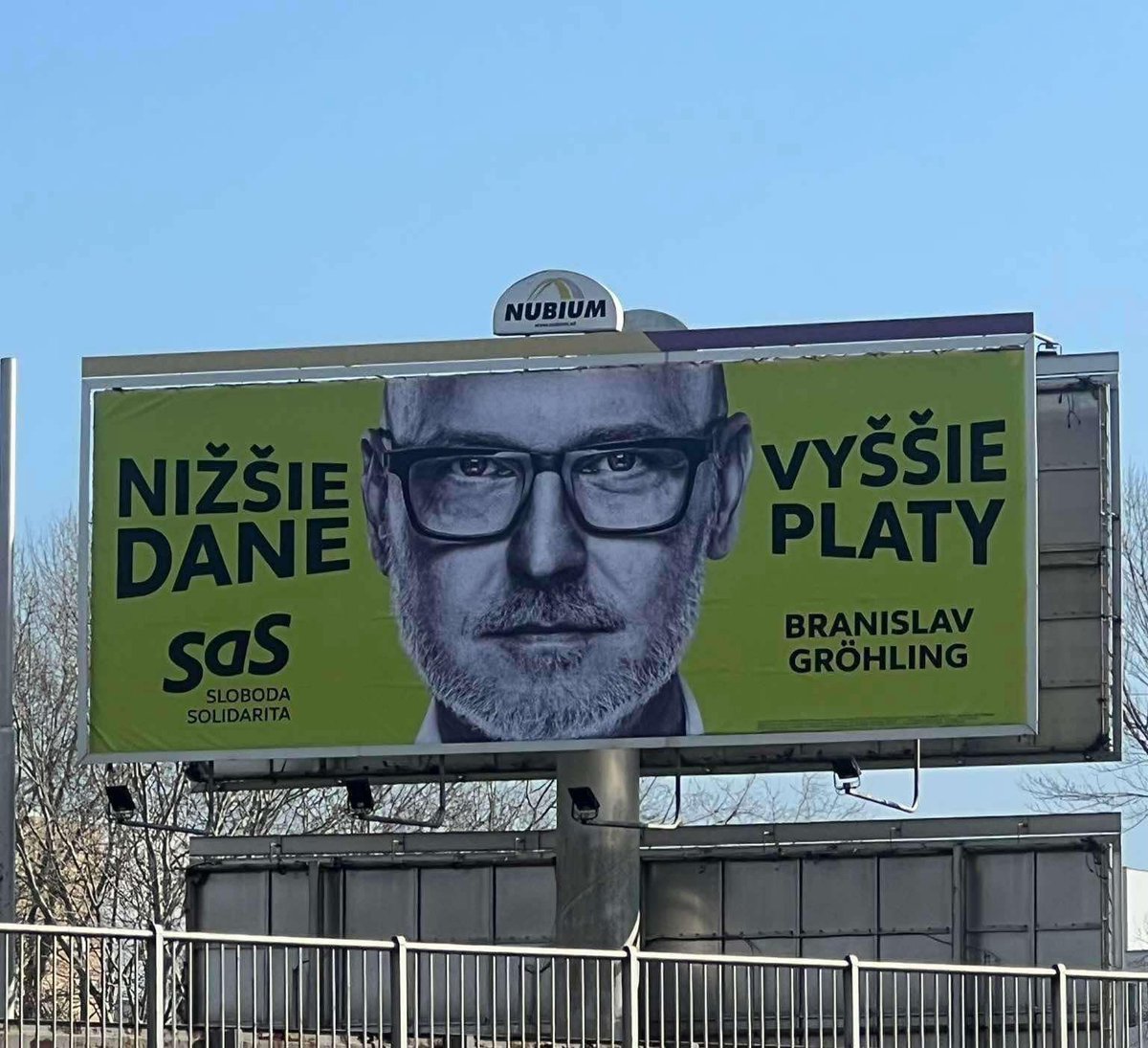 Petinka264's tweet image. Oblepili sme Slovensko.
Nižšie dane ~ Vyššie platy.
Cieľ - nič sofistikované, jasné a zrozumiteľné, ale predovšetkým niečo z nášho programu. 
Zaujíma ma Váš názor, môže byť?