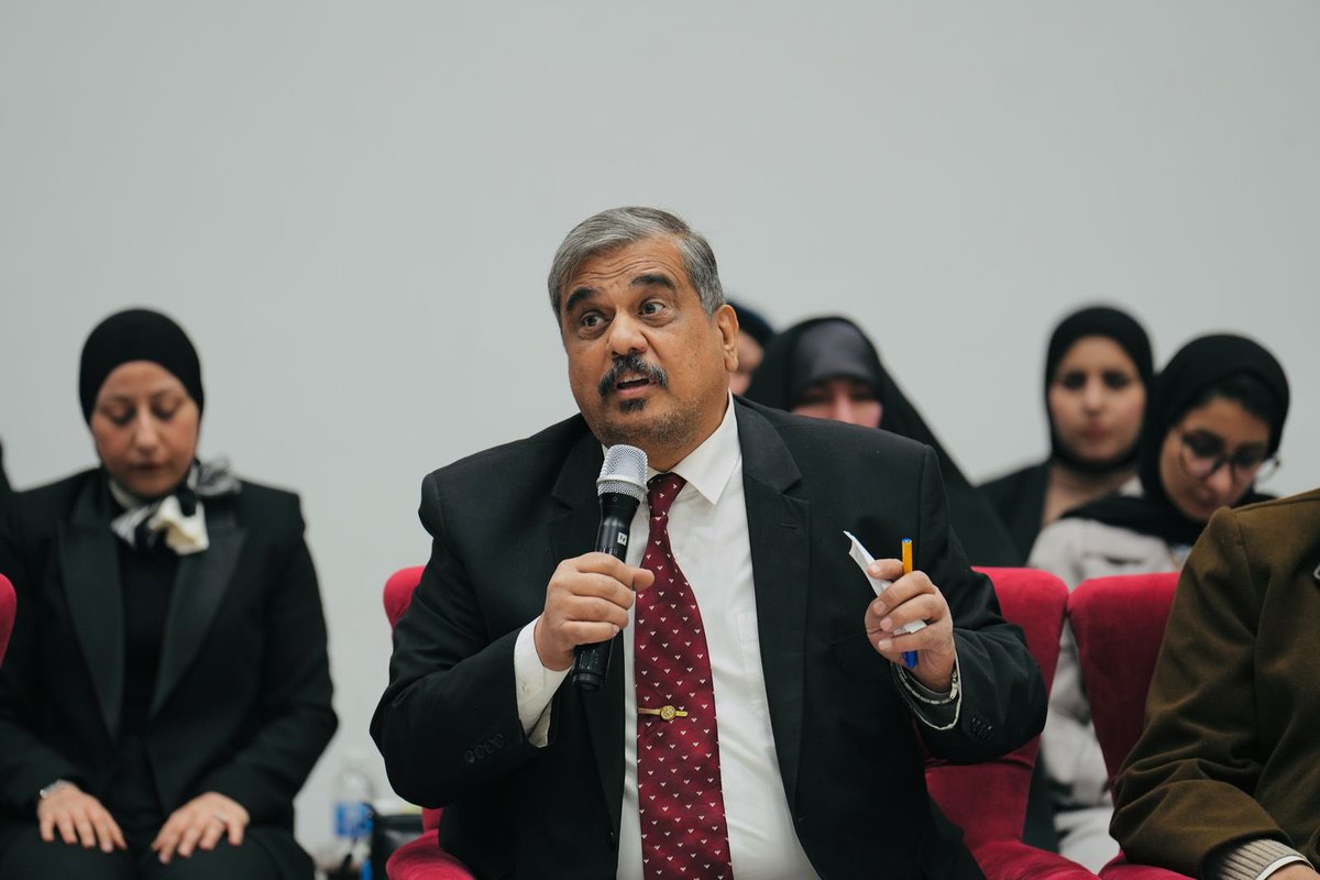 *خلال ملتقى الحوار.. الشيخ همام حمودي يدعو إلى تكريم شعبي للمعلمين*

اكد الشيخ د. همام حمودي على ضرورة ترسيخ تكريم المعلم كثقافة وسلوك مجتمعي، داعيًا العراقيين إلى المبادرة بتقدير معلميهم من خلال زيارتهم في منازلهم أو مدارسهم، أو حتى التواصل معهم هاتفيًا، تعبيرًا عن الامتنان