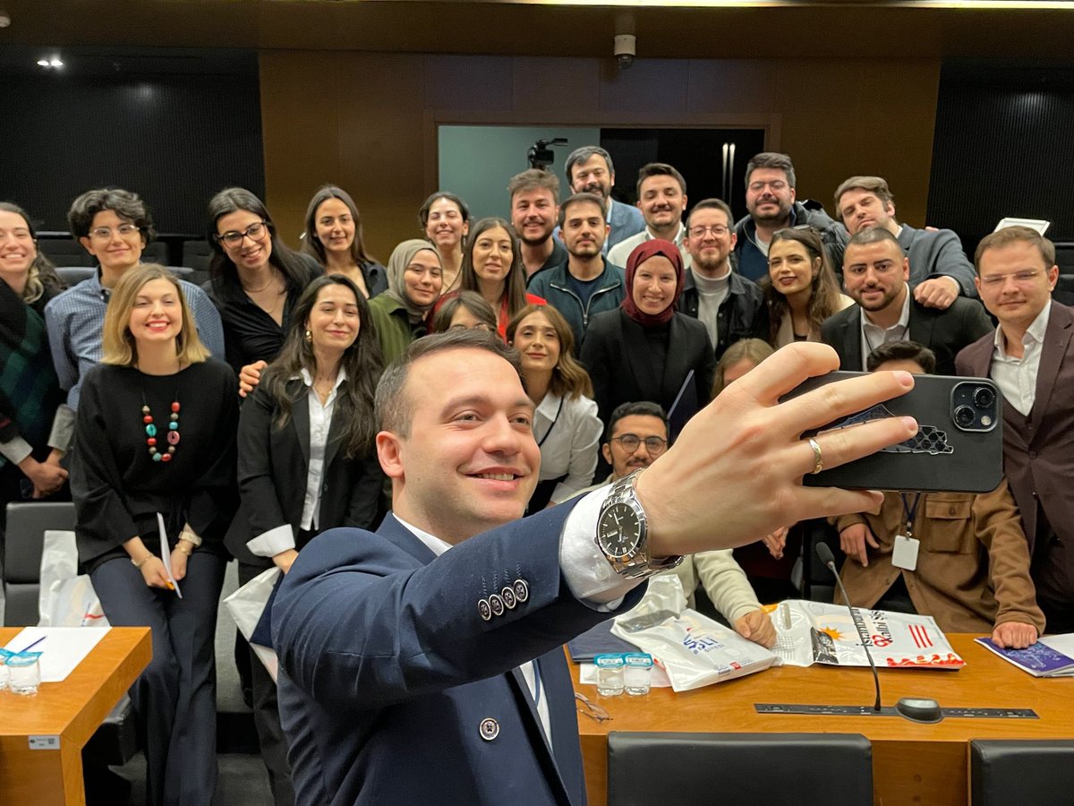 Sinem Arslan (@snm_arslann) on Twitter photo Boğaziçi Avrupa Siyaset Okulu mezunu olmaktan mutluluk duyarım. Sekiz gün süren dersler, saha gezileri, projeler ve sohbetlerden çok şey öğrendim. Hocalarımıza, koordinatörlerimize ve dostlarıma teşekkürler. <a href="/avrsiyasetokulu/">Avrupa Siyaset Okulu</a> Boğaziçi Avrupa Siyaset Okulu mezunu olmaktan mutluluk duyarım. Sekiz gün süren dersler, saha gezileri, projeler ve sohbetlerden çok şey öğrendim. Hocalarımıza, koordinatörlerimize ve dostlarıma teşekkürler. <a href="/avrsiyasetokulu/">Avrupa Siyaset Okulu</a>