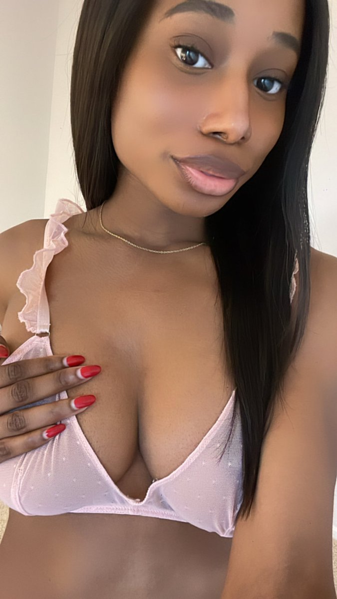 Im LIVE now until 5:30AM EST. Lets play! ☺️ kinsley_karter.cammodels.com